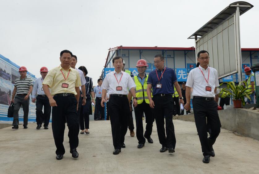 东莞市委副书记、市长肖亚非等领导莅临南城中心小学分校（雅园小学）项目部指导工作